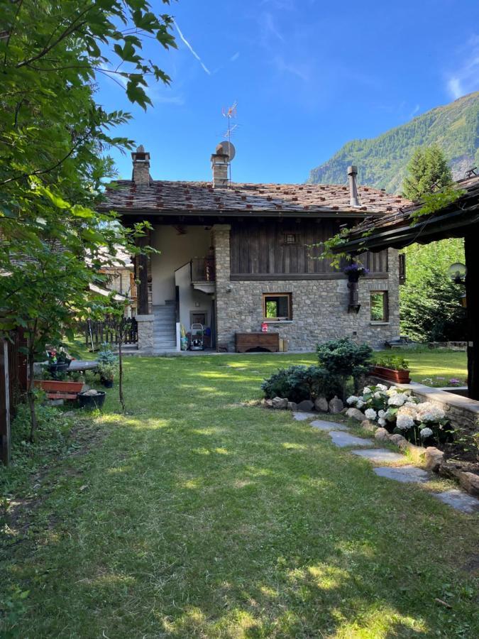 Chalet Blanc "Coeur Sapin" กูร์มาเยอร์ ภายนอก รูปภาพ