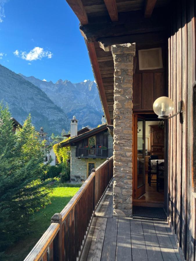 Chalet Blanc "Coeur Sapin" กูร์มาเยอร์ ภายนอก รูปภาพ
